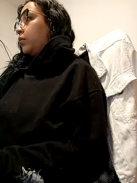 Snapshot of IsisBathory chatting on 03-21-25, 12:50 IsisBathory online show from 03-21-25, 12:50