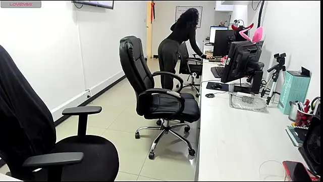 Snapshot of jenn_cg chatting on 10-13-25, 03:56 jenn cg online show from 10-13-25, 03:56