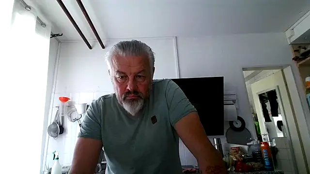 Berg Boy online show from 05-30-26, 06:54