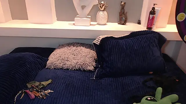 milu w4llace online show from 10-21-25, 11:38