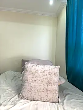 Ivelleee  online show from 10-11-25, 10:08