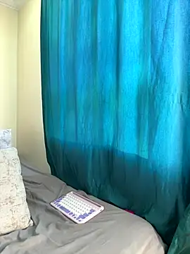 Ivelleee  online show from 10-28-25, 10:23