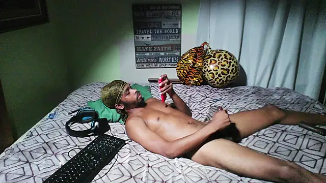 Snapshot of anthonyroth chatting on 09-28-25, 05:46 anthonyroth online show from 09-28-25, 05:46