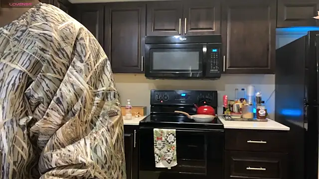 Snapshot of anthonyroth chatting on 02-26-26, 05:34 anthonyroth online show from 02-26-26, 05:34