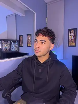 Snapshot of LucasCarterr_ chatting on 10-30-25, 04:58 LucasCarterr online show from 10-30-25, 04:58