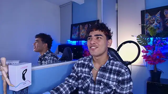 Snapshot of LucasCarterr_ chatting on 11-14-25, 04:44 LucasCarterr online show from 11-14-25, 04:44