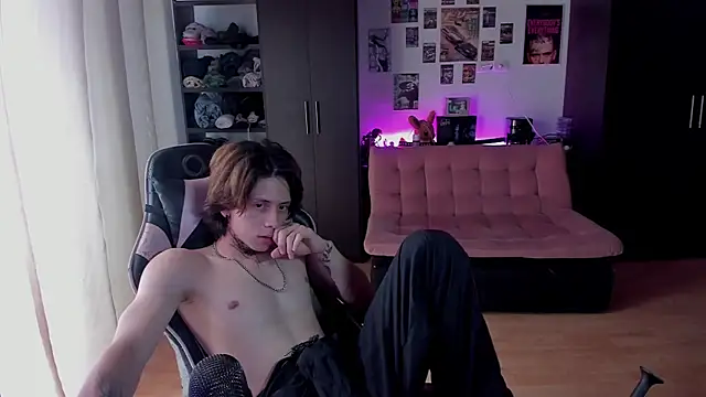 Snapshot of xIce_Boy chatting on 05-11-26, 05:54 xIce Boy online show from 05-11-26, 05:54