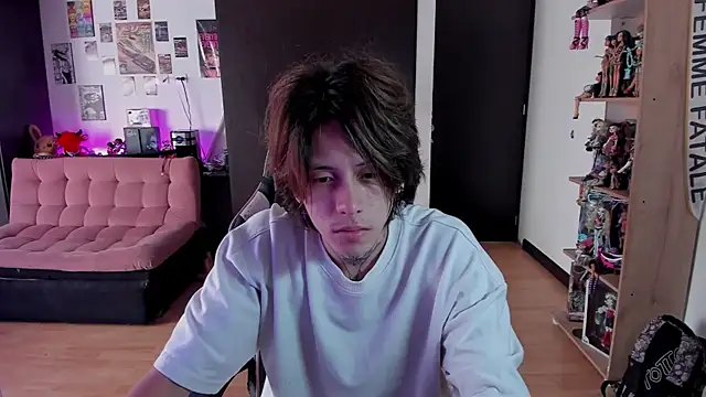 Snapshot of xIce_Boy chatting on 05-19-26, 01:17 xIce Boy online show from 05-19-26, 01:17
