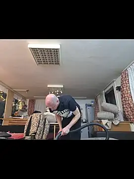 Snapshot of svenpfeifer chatting on 12-18-25, 06:36 svenpfeifer online show from 12-18-25, 06:36