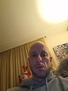 Snapshot of svenpfeifer chatting on 02-03-26, 02:53 svenpfeifer online show from 02-03-26, 02:53