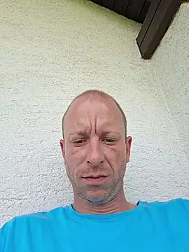 Snapshot of svenpfeifer chatting on 06-23-26, 10:46 svenpfeifer online show from 06-23-26, 10:46