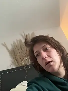 2brokegirlz online show from 03-20-25, 08:40