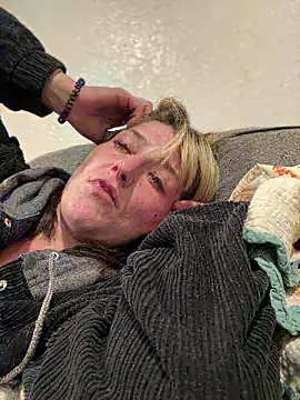 2brokegirlz online show from 09-09-25, 09:09