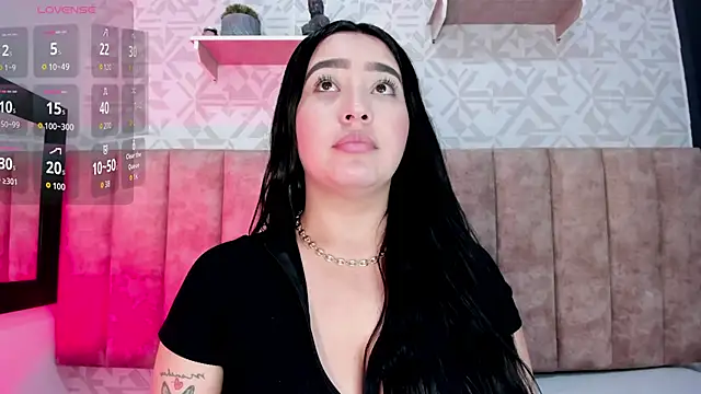 Snapshot of MelinaCruz chatting on 10-06-25, 04:10 MelinaCruz online show from 10-06-25, 04:10