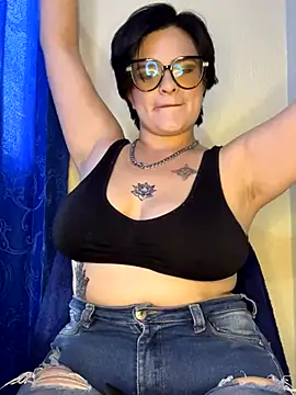 Snapshot of Mistress_Niky_ chatting on 10-10-25, 09:14 Mistress Niky online show from 10-10-25, 09:14