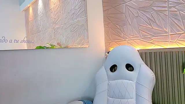 Gaviluc  online show from 07-06-26, 03:03