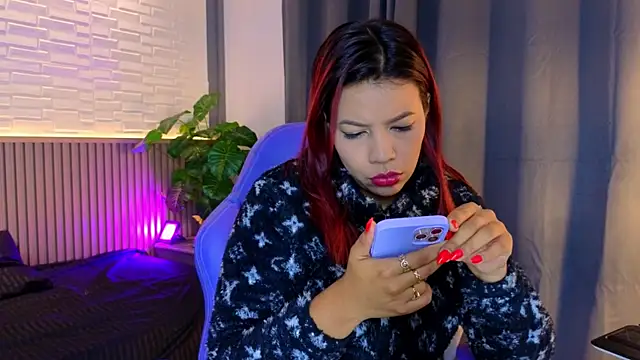 TiffanyWalk online show from 11-05-25, 10:59