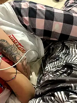 Snapshot of LexieB chatting on 11-04-25, 04:50 LexieB online show from 11-04-25, 04:50