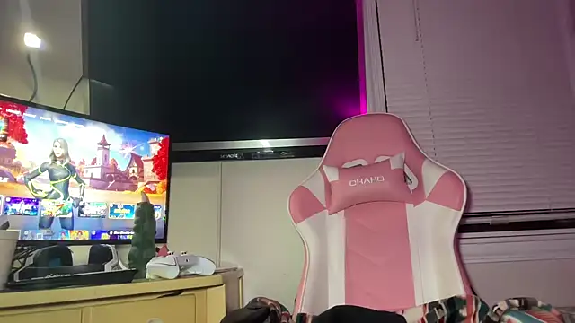 Snapshot of SpaceCowWhore chatting on 09-29-25, 11:53 SpaceCowWhore online show from 09-29-25, 11:53