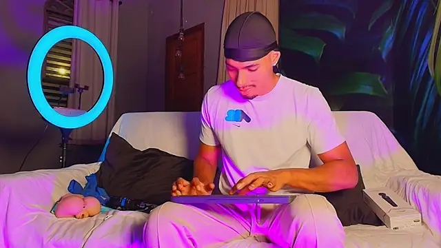 LiamByrne online show from 12-18-25, 04:07