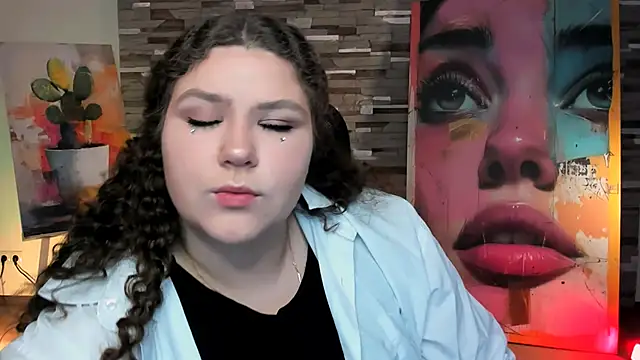 Snapshot of FlorenceAnderson chatting on 03-19-25, 10:33 FlorenceAnderson online show from 03-19-25, 10:33