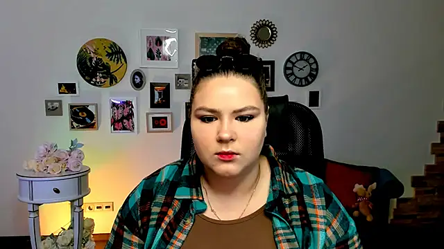 Snapshot of FlorenceAnderson chatting on 03-22-25, 09:45 FlorenceAnderson online show from 03-22-25, 09:45