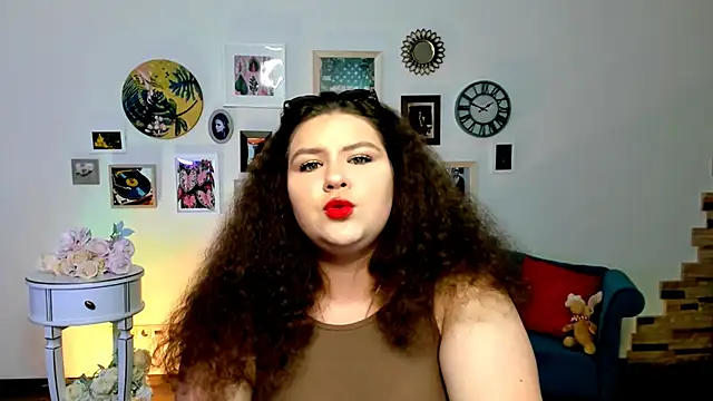 Snapshot of FlorenceAnderson chatting on 03-22-25, 03:53 FlorenceAnderson online show from 03-22-25, 03:53