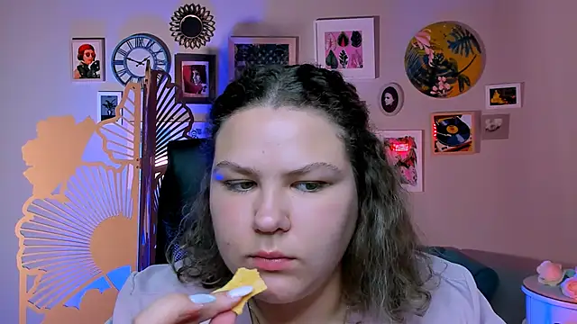 Snapshot of FlorenceAnderson chatting on 09-23-25, 09:12 FlorenceAnderson online show from 09-23-25, 09:12