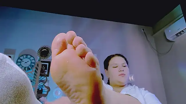 Snapshot of FlorenceAnderson chatting on 10-07-25, 08:33 FlorenceAnderson online show from 10-07-25, 08:33