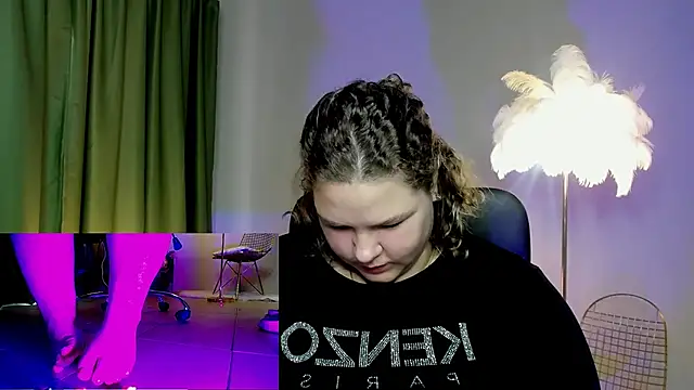 Snapshot of FlorenceAnderson chatting on 10-14-25, 09:32 FlorenceAnderson online show from 10-14-25, 09:32