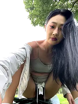 Snapshot of linger-23 chatting on 09-12-25, 06:35 linger-23 online show from 09-12-25, 06:35