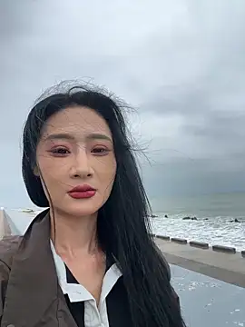 Snapshot of linger-23 chatting on 10-22-25, 06:13 linger-23 online show from 10-22-25, 06:13