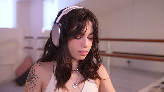 mystica  online show from 10-10-25, 08:57