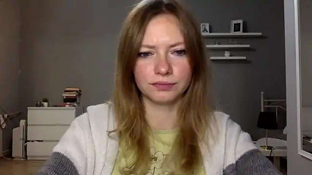 Snapshot of MillieShow chatting on 11-25-25, 10:10 MillieShow online show from 11-25-25, 10:10