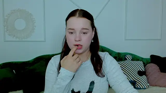 Cute kitty- online show from 10-16-25, 08:10