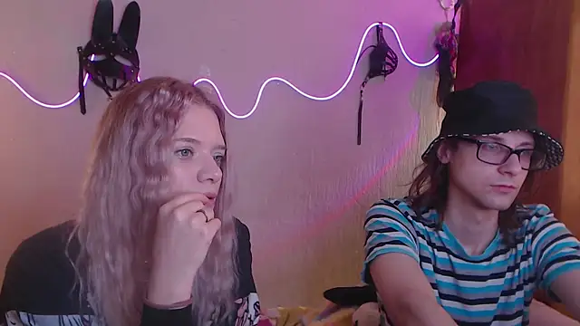 Snapshot of Your_Horny_Friends chatting on 03-17-25, 11:42 Your Horny Friends online show from 03-17-25, 11:42