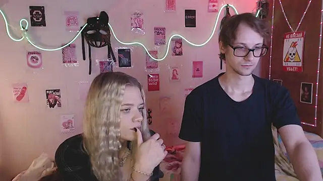 Snapshot of Your_Horny_Friends chatting on 09-23-25, 01:36 Your Horny Friends online show from 09-23-25, 01:36