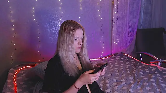 Snapshot of Your_Horny_Friends chatting on 03-01-26, 01:24 Your Horny Friends online show from 03-01-26, 01:24