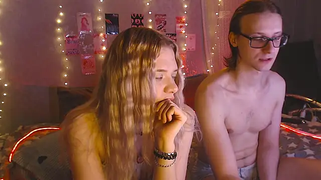 Snapshot of Your_Horny_Friends chatting on 03-24-26, 04:23 Your Horny Friends online show from 03-24-26, 04:23