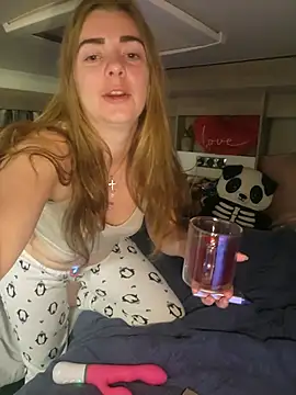 Snapshot of Amesthyst_destiny chatting on 10-15-25, 10:21 Amesthyst destiny online show from 10-15-25, 10:21