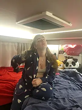 Snapshot of Amesthyst_destiny chatting on 10-17-25, 02:26 Amesthyst destiny online show from 10-17-25, 02:26