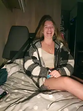 Snapshot of Amesthyst_destiny chatting on 10-25-25, 08:14 Amesthyst destiny online show from 10-25-25, 08:14