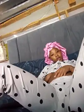 Snapshot of Hotytoty26 chatting on 12-18-25, 09:48 Hotytoty26 online show from 12-18-25, 09:48