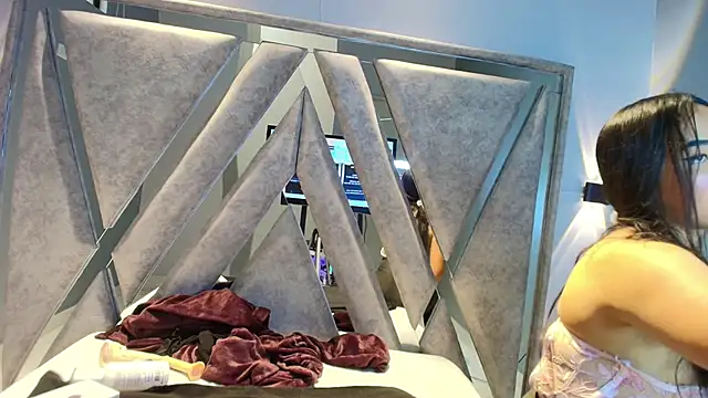 Alice 26  online show from 12-04-25, 01:53