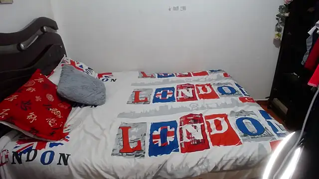 Tu-Reina online show from 10-24-25, 01:57