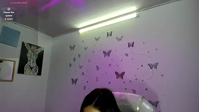 Pretty Johnson  online show from 03-25-26, 11:49