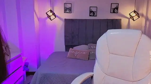 Pretty Johnson  online show from 06-07-26, 03:10