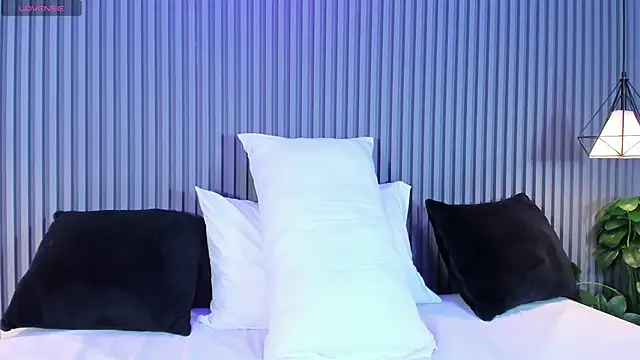 Snapshot of LauraCarther chatting on 03-20-26, 07:30 LauraCarther online show from 03-20-26, 07:30