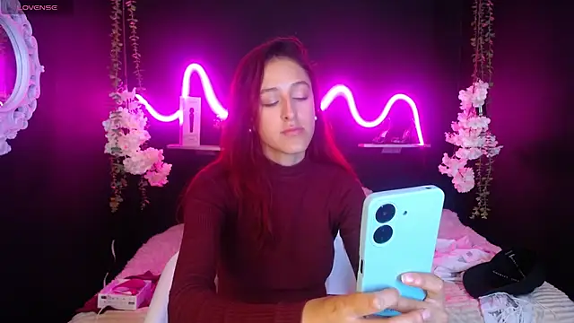 Snapshot of Hairydoll_ chatting on 03-18-25, 08:04 Hairydoll online show from 03-18-25, 08:04