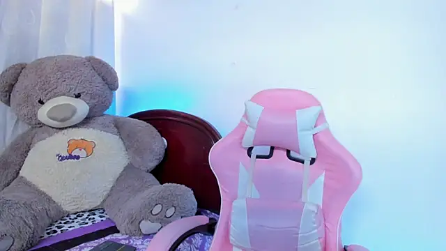 Snapshot of Hairydoll_ chatting on 09-19-25, 04:07 Hairydoll online show from 09-19-25, 04:07